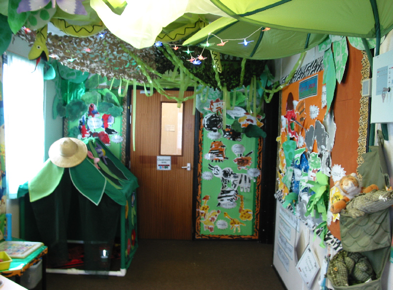 Jungle role-play area classroom display photo - Photo gallery - SparkleBox